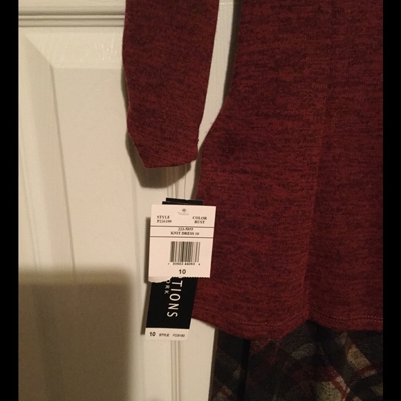 Extremely CUTE and FASHIONABLE 2 piece knit dress - Picture 3 of 4